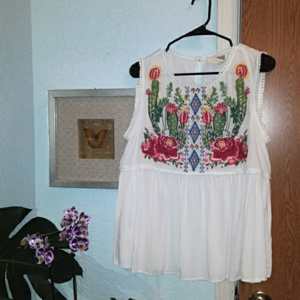 🌸Embroidered top southwestern boho sleevless top Savanna Jane. Large🌵🌼😁